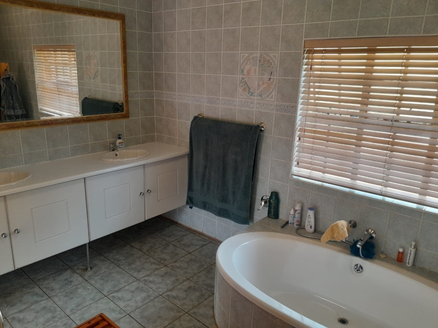 4 Bedroom Property for Sale in Protea Park North West